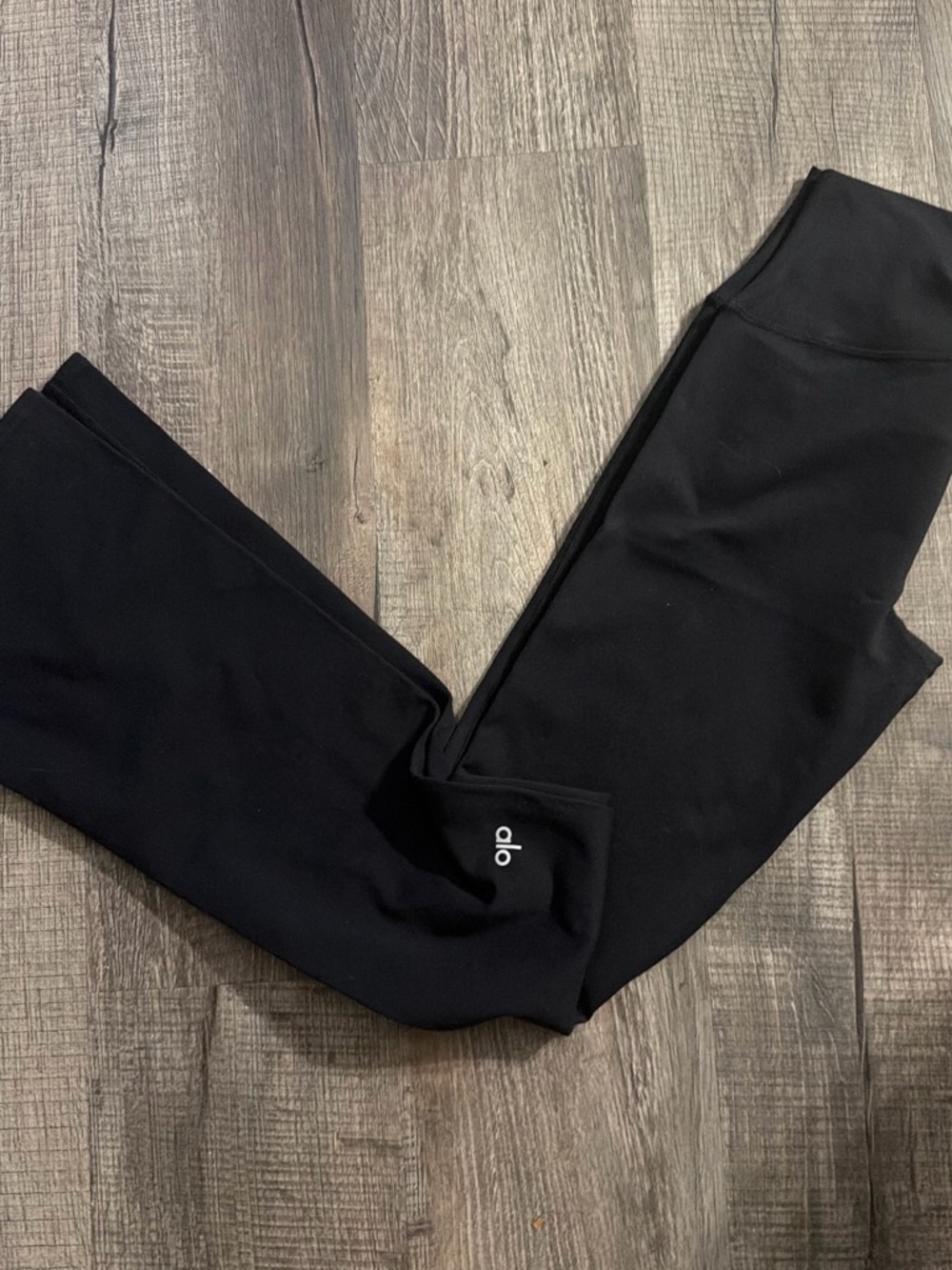 ALO Yoga Black Leggings with Subtle Light Logo